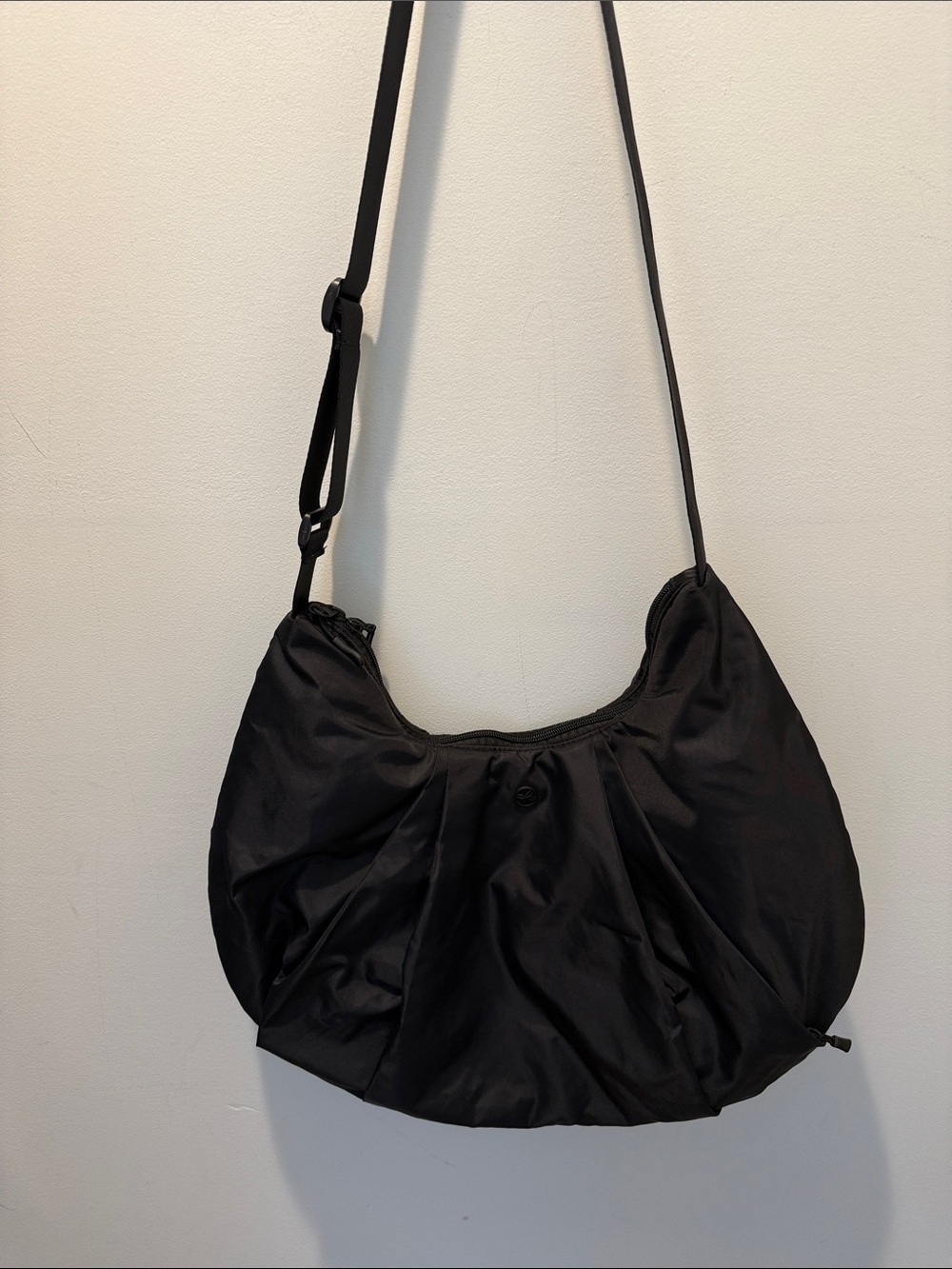 GAIAM crossbody pleated yoga purse in black